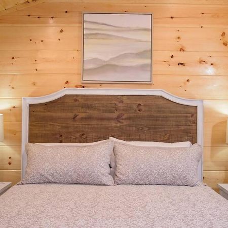 Spacious 2800 Sq Ft-Cozy Wood Cabin-New Build Pigeon Forge Esterno foto