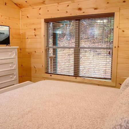 Spacious 2800 Sq Ft-Cozy Wood Cabin-New Build Pigeon Forge Esterno foto