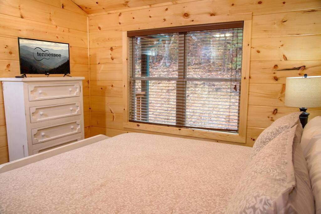 Spacious 2800 Sq Ft-Cozy Wood Cabin-New Build Pigeon Forge Esterno foto
