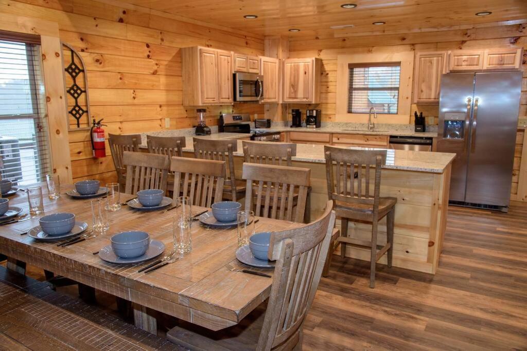 Spacious 2800 Sq Ft-Cozy Wood Cabin-New Build Pigeon Forge Esterno foto