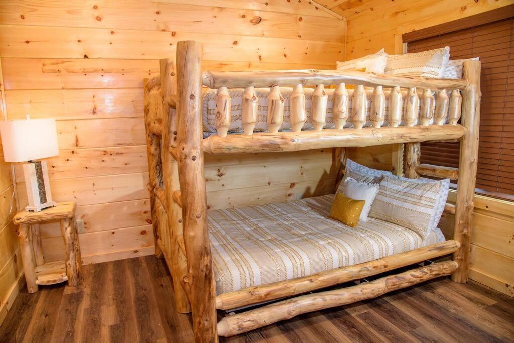 Spacious 2800 Sq Ft-Cozy Wood Cabin-New Build Pigeon Forge Esterno foto
