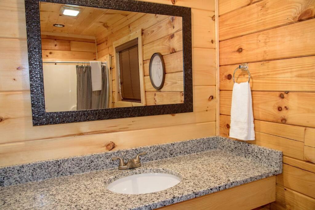 Spacious 2800 Sq Ft-Cozy Wood Cabin-New Build Pigeon Forge Esterno foto