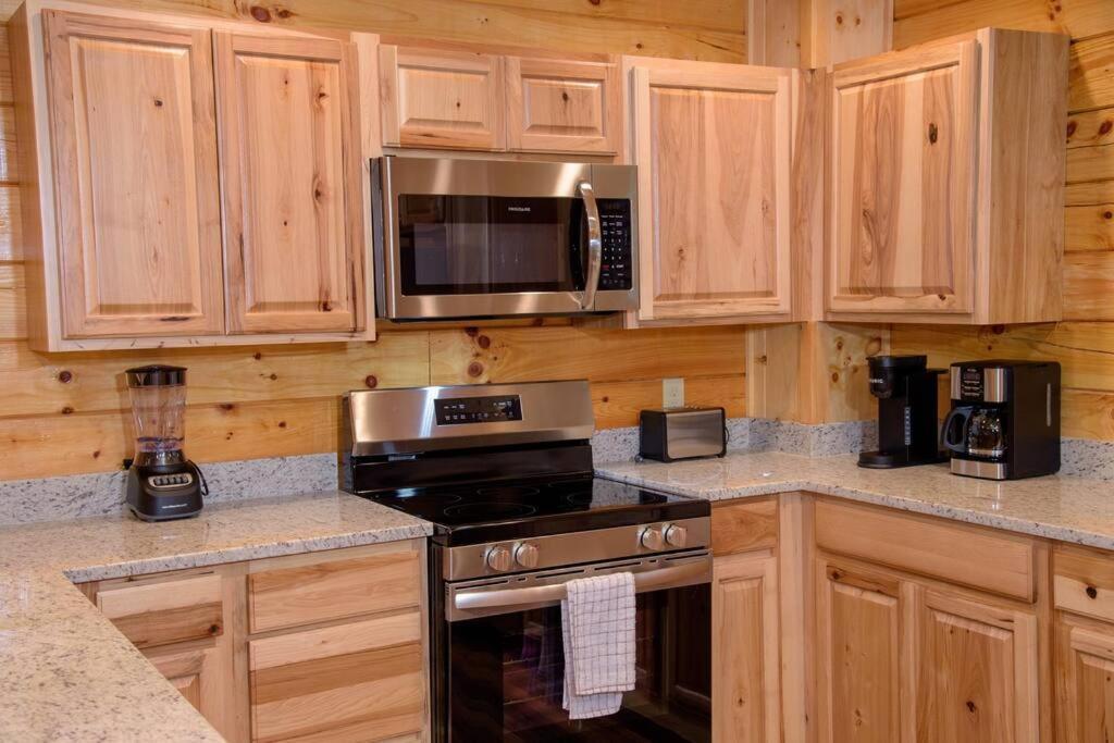Spacious 2800 Sq Ft-Cozy Wood Cabin-New Build Pigeon Forge Esterno foto