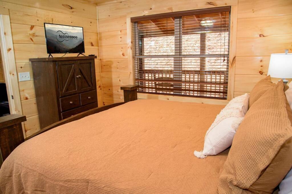 Spacious 2800 Sq Ft-Cozy Wood Cabin-New Build Pigeon Forge Esterno foto