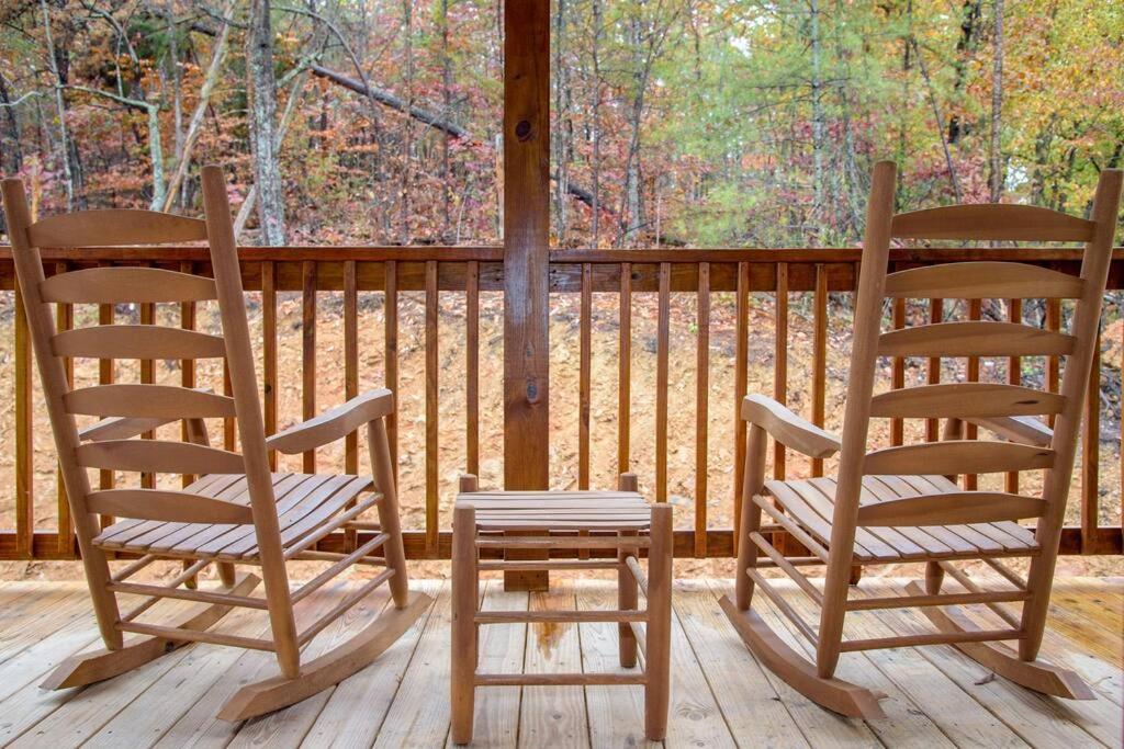 Spacious 2800 Sq Ft-Cozy Wood Cabin-New Build Pigeon Forge Esterno foto