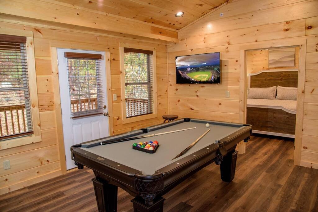 Spacious 2800 Sq Ft-Cozy Wood Cabin-New Build Pigeon Forge Esterno foto
