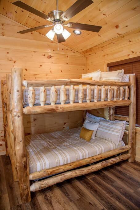 Spacious 2800 Sq Ft-Cozy Wood Cabin-New Build Pigeon Forge Esterno foto