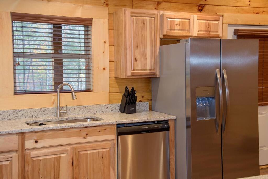 Spacious 2800 Sq Ft-Cozy Wood Cabin-New Build Pigeon Forge Esterno foto
