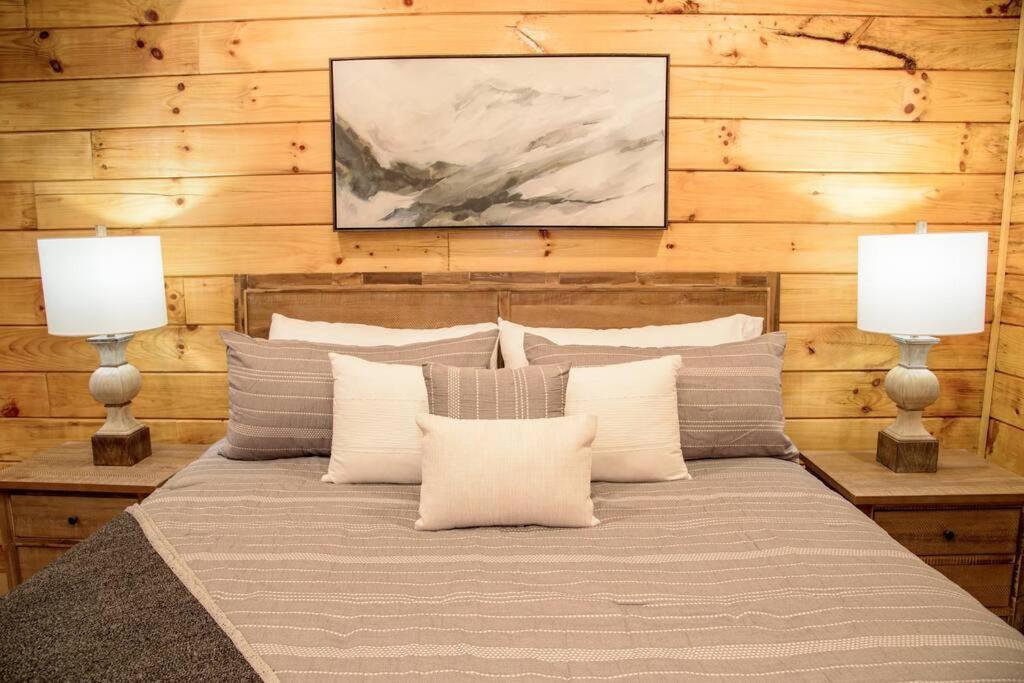 Spacious 2800 Sq Ft-Cozy Wood Cabin-New Build Pigeon Forge Esterno foto